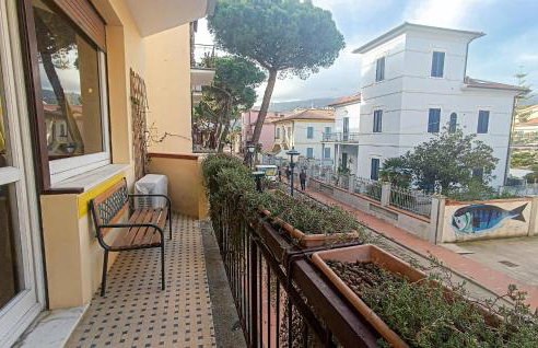 2 Bedroom Beautiful Apartment In Marina Di Campo - Photo 6