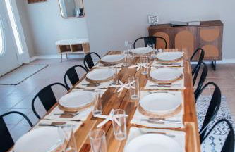 Golden Hour Getaway- Guest Favorite, 2 Min to Beach, Seasonal Pool & Arcade - Foto 11