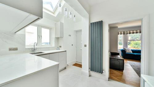 Modern 2 Bedroom Flat with Free Parking - 2 mins from Ascot Racecourse - Foto 1