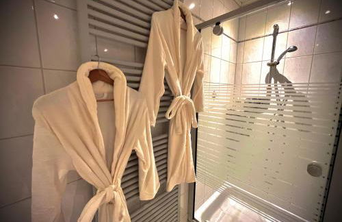 Stay by Home Deluxe Apartment WiFi-PS4-TV-Loft-Bath-Kitchen - Foto 42