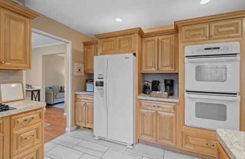 Family Escape with Yard, Fire Pit and EV Charger - Foto 22