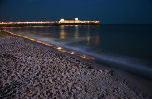 CHURCH ROAD by BOURNECOAST - A Spacious Bungalow in the Popular Hengistbury Head Area Near the Sandy Beaches - HB5830 - Foto 48