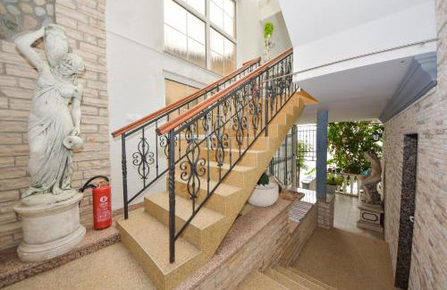 Holiday Home Seafront Escape - Happy Rentals - Photo 42