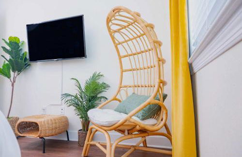 The Botanical Suite Newly Built Upscale Central - Photo 19