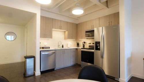 Above The Roots - Sophisticated 1BD Retreat - Photo 3