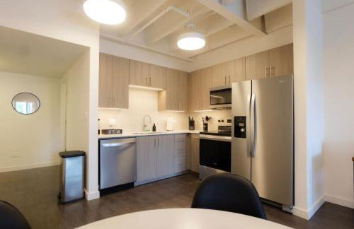 Above The Roots - Sophisticated 1BD Retreat - Photo 3