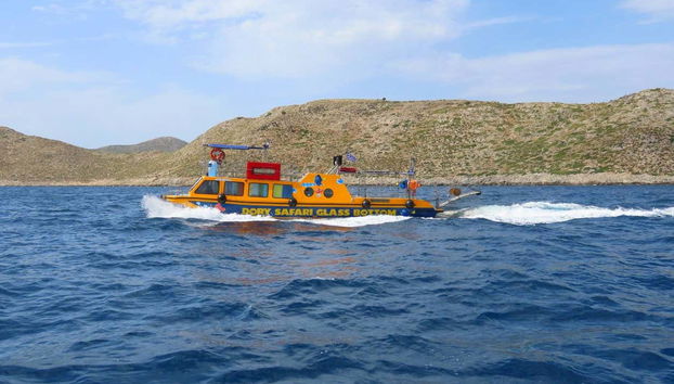 Navegando por la costa de la isla de Cos