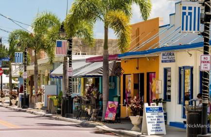 Luxury heated-pool home blocks from the beach - Foto 48