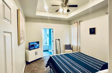 City Oasis Near NRG Stadium, Med Center & Downtown! - Photo 9