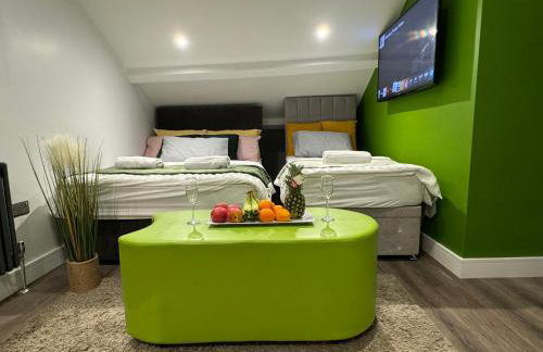 Southgate Luxury Apartments-Jaquzzi Bath-Private Parking- suitable for contractors - Foto 41