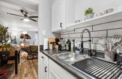 AT and T is steps away 2BD unit - Foto 24