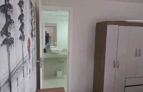 Vista para a lagoa - Enseada Azul, perto da Bacutia e Peracanga - Duas suítes Ar Condicionado - Varanda Gourmet - Lazer Completo, piscinas, quadras, sauna, pescaria, náutica, bar, restaurante, parques - Estacionamento e Portaria 24h - Foto 63