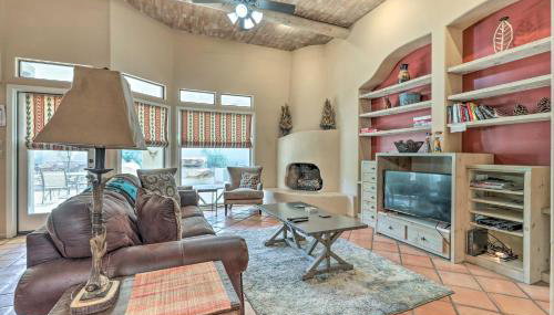 6 Mi to Dtwn Mesa! Pueblo Poolside Retreat - Foto 1