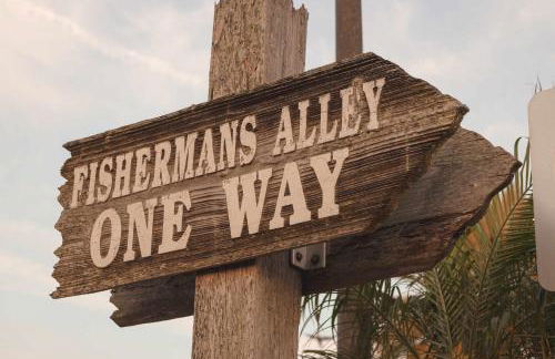 Luxury Home with Hot Tub & Outdoor Oasis blocks from the Beach - Foto 68