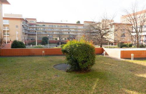 Arcimboldi's Nest - Close to Metro and Train - Foto 34