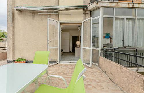 10 minuti a piedi dal mare, grande terrazza con ombrellone - Foto 12