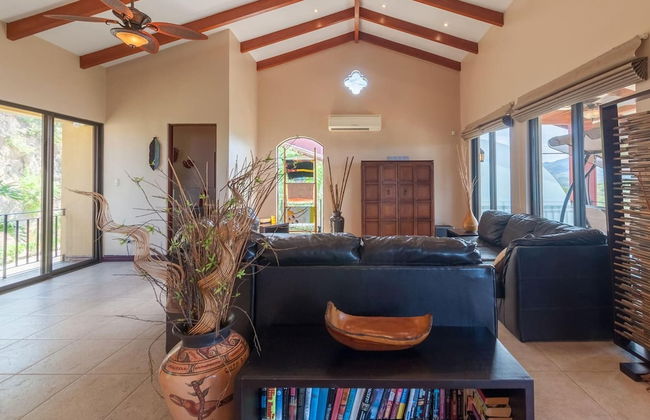 Big Hillside Villa in Potrero With Pool and Panoramic Ocean Views - Photo 14