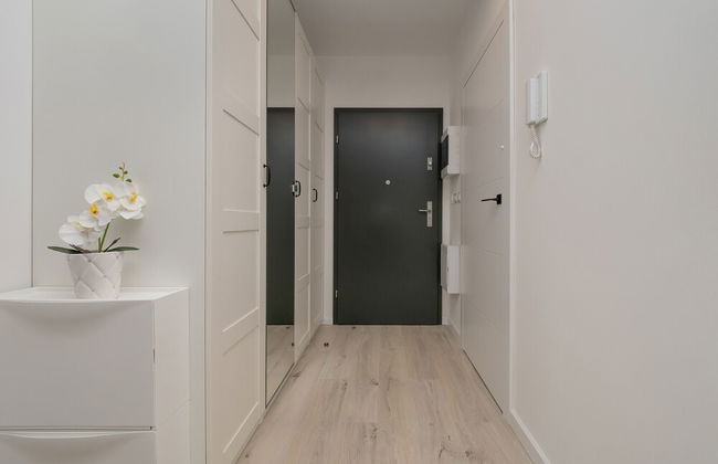 Modern Studio With Balcony by Renters - Photo 14