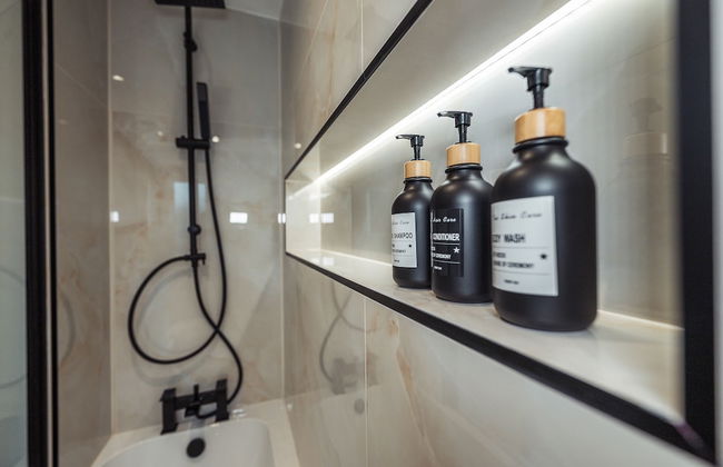 Exquisite 6 Bedroom Luxury Home - Foto 27