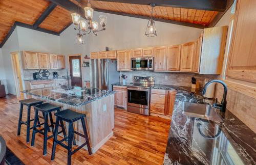 The Lodge at Hocking Hills - 2 Hot Tubs - 6 acres - Lake access - Photo 3