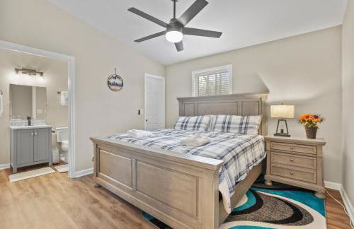 Cabin with King Bed , XBOX, HotTub, Games, Firepit , Stargazing Dome - Photo 26