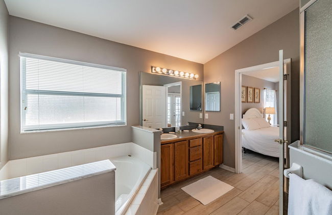 Santee Villa - Photo 20