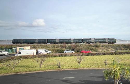 4 Bed Retreat with Balcony & Estuary views - Photo 57