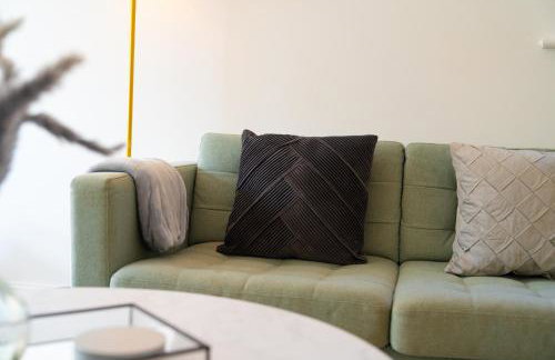 Modern Spacious 3 Bedroom House in Canterbury with En Suite and Free Parking Perfect for Contractors & Families - Photo 28