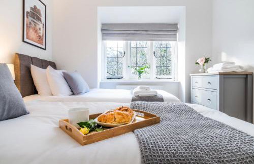 Cozy 3 Bedroom Terrace Cottage in Epsom - Photo 17