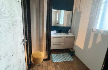 Maison rénovée haut de gamme de centre-ville - Photo 16