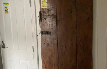 4-Bed Cottage at Famous Tuckers Grave Inn Sleeps 8 - Photo 53