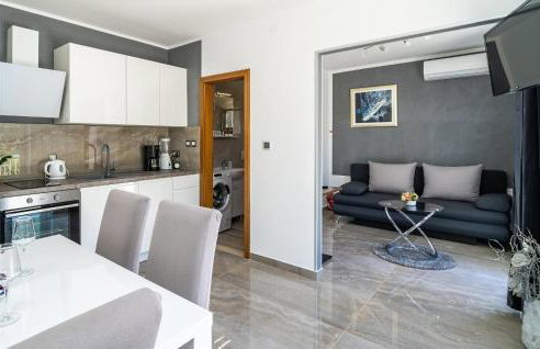 1 Bedroom Nice Apartment In Mokosica - Foto 6