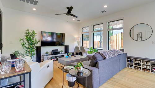 Chic Austin House with Spacious Backyard and Hammock - Foto 3