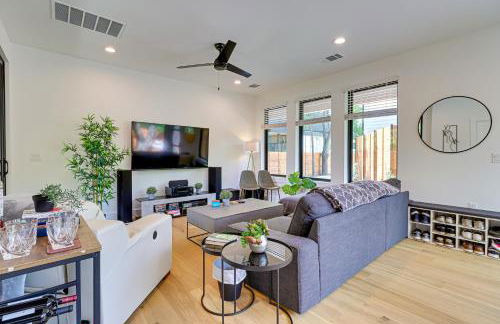 Chic Austin House with Spacious Backyard and Hammock - Foto 3