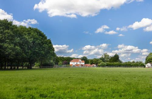 Merry Lakes - Luxury Lakeside Escape with Pool - Just 30 Minutes from London - Foto 66