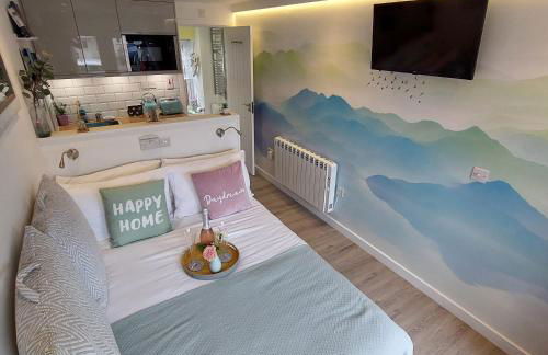 The Snug - Cosy Retreat for Two - Photo 9