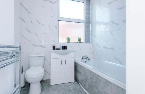 3 Bed house - Free Parking - Free Wifi - Foto 22