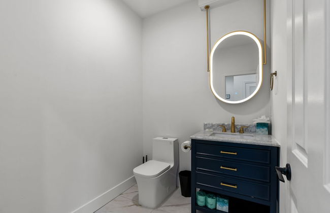 Luxurious Home with Theatre Room - Foto 24