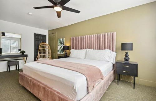 Sister Lakes Lakeside House - Sleeps 16 - Foto 24