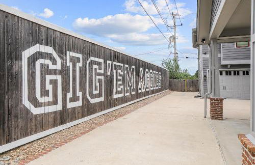 Luxury 5 BR 4 Bath, Hot Tub, Outdoor Kitchen, Across Street from Kyle Field! - Foto 17