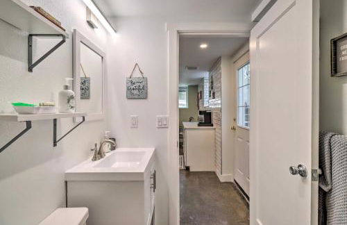 Ski and Hike Cozy Dtwn Reno Studio with Fireplace - Foto 23