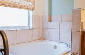 Super Mario Hideaway - Pool, Spa, Game Room Fun! - Foto 48