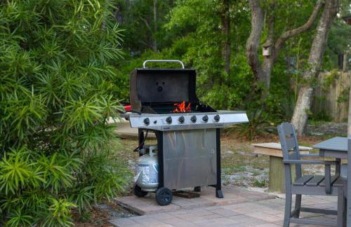 Modern Oak Island Escape 1 Mile to Long Beach! - Foto 24