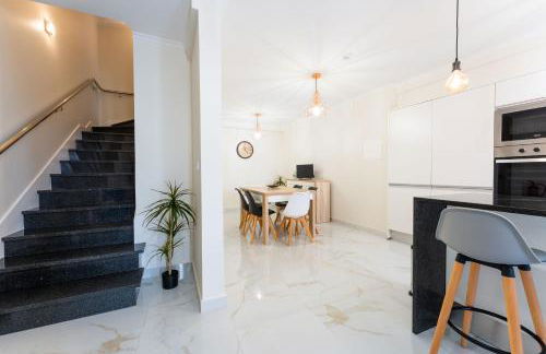 FLH Santa Cruz Triplex with Terrace - Foto 12