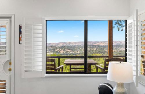 Mid-Mod Hilltop Retreat Views & Local Wildlife - Foto 1