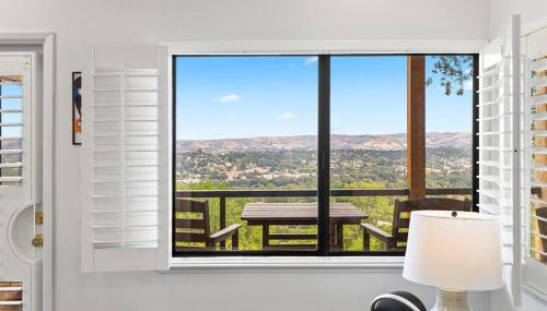 Mid-Mod Hilltop Retreat Views & Local Wildlife - Foto 1