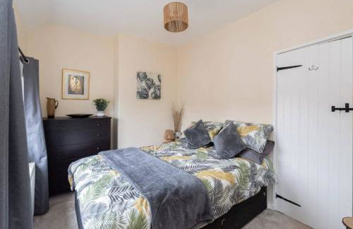 Quaint 3 bed Cottage in central Dorking with parking - Foto 45