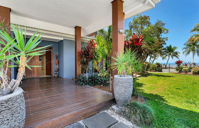 Reeflections Beachfront Holiday House - Photo 16