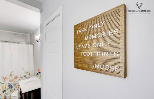 The Moose #9 - Brand New Luxe Modern loft with Free Parking, King Bed & Fast WiFi - Foto 24