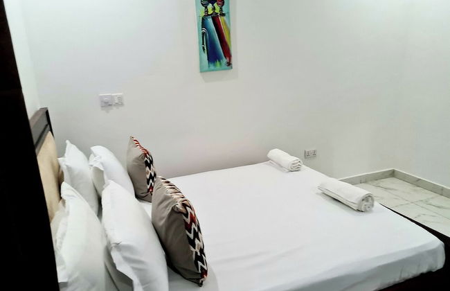 Gorgeous Quiet & Comfy Close to Highway - Foto 8